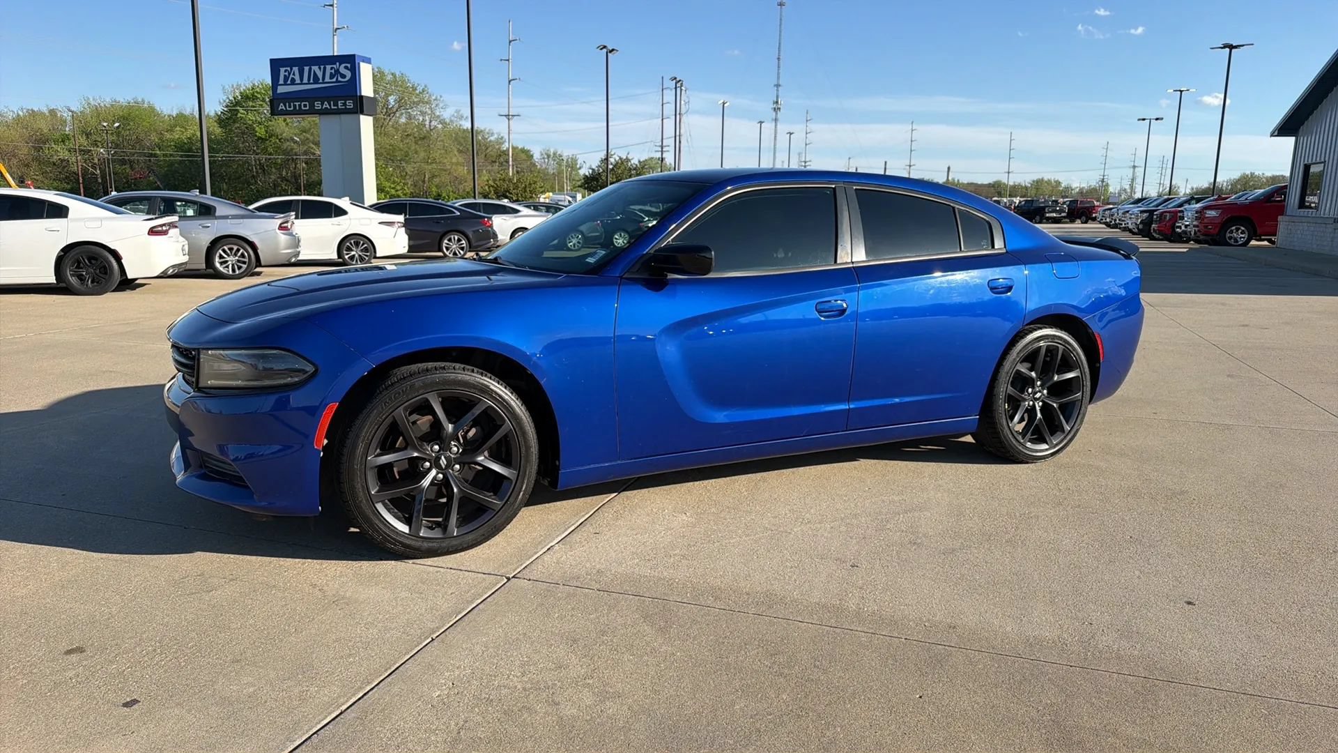 Used 2019 Dodge Charger SXT w/ Blacktop Package RWD image 6