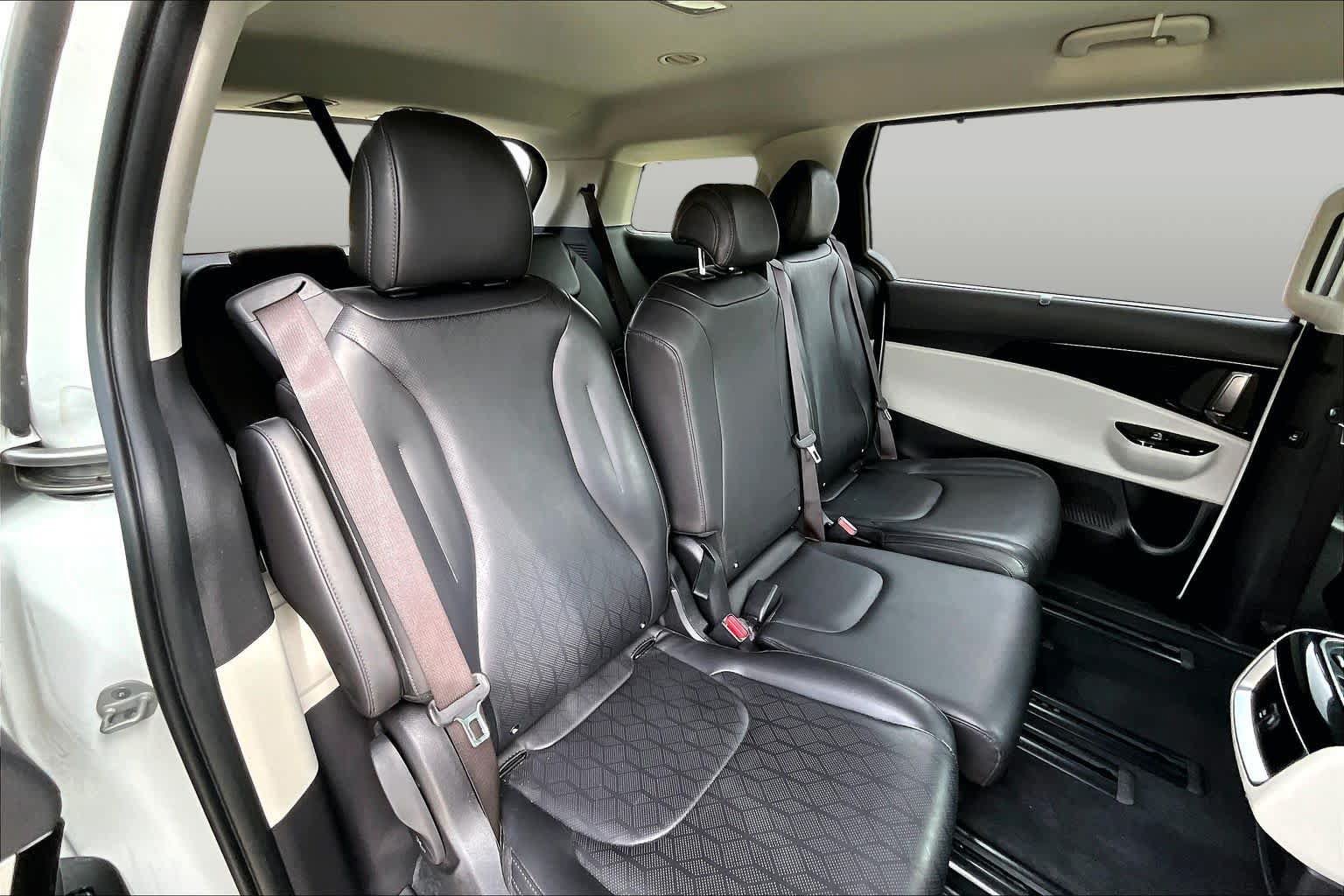 Used 2023 Kia Carnival EX FWD image 19