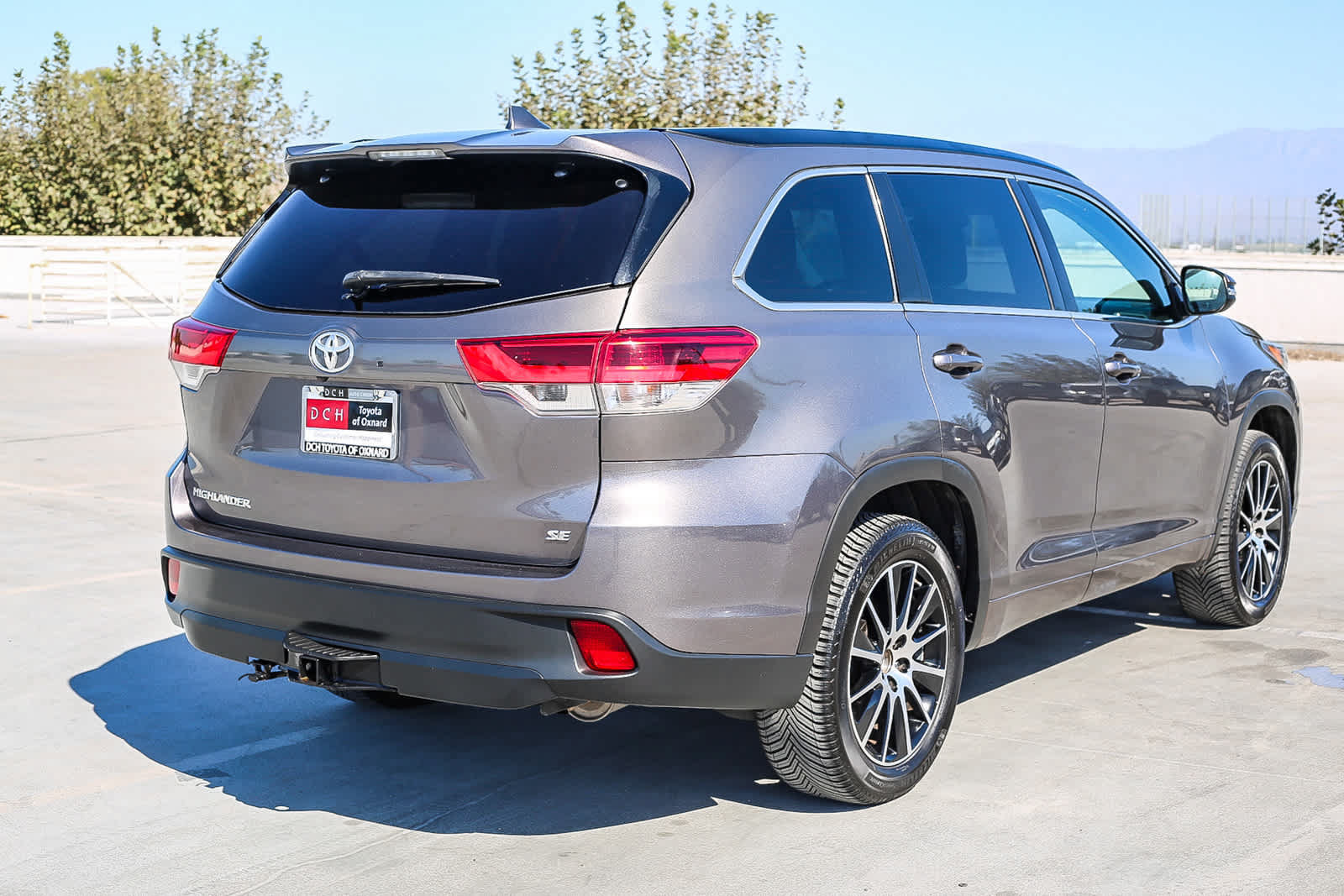 Used 2018 Toyota Highlander SE w/ Carpet Mat Package (TMS) FWD image 5