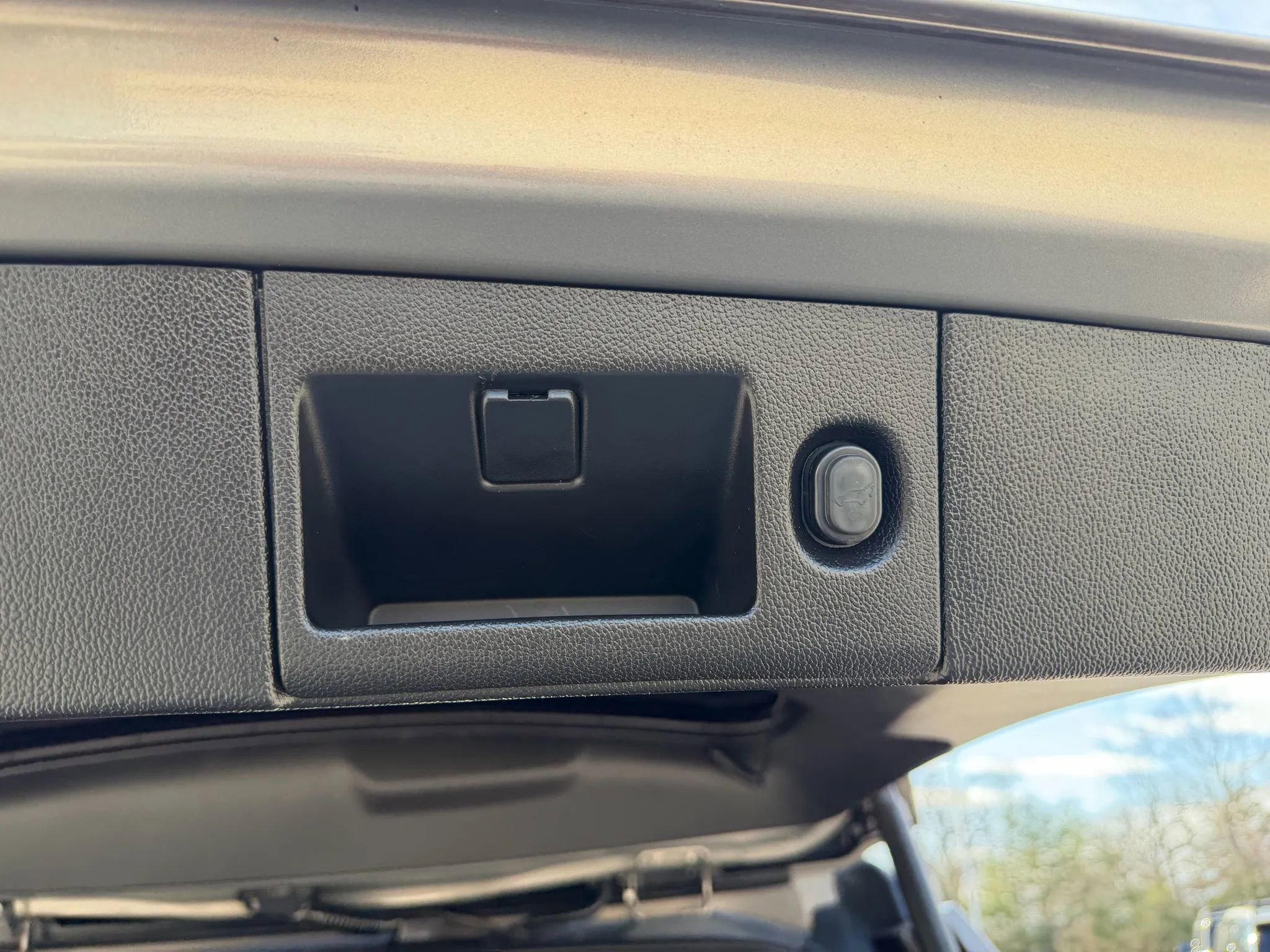 Used 2018 Chevrolet Tahoe LT image 14