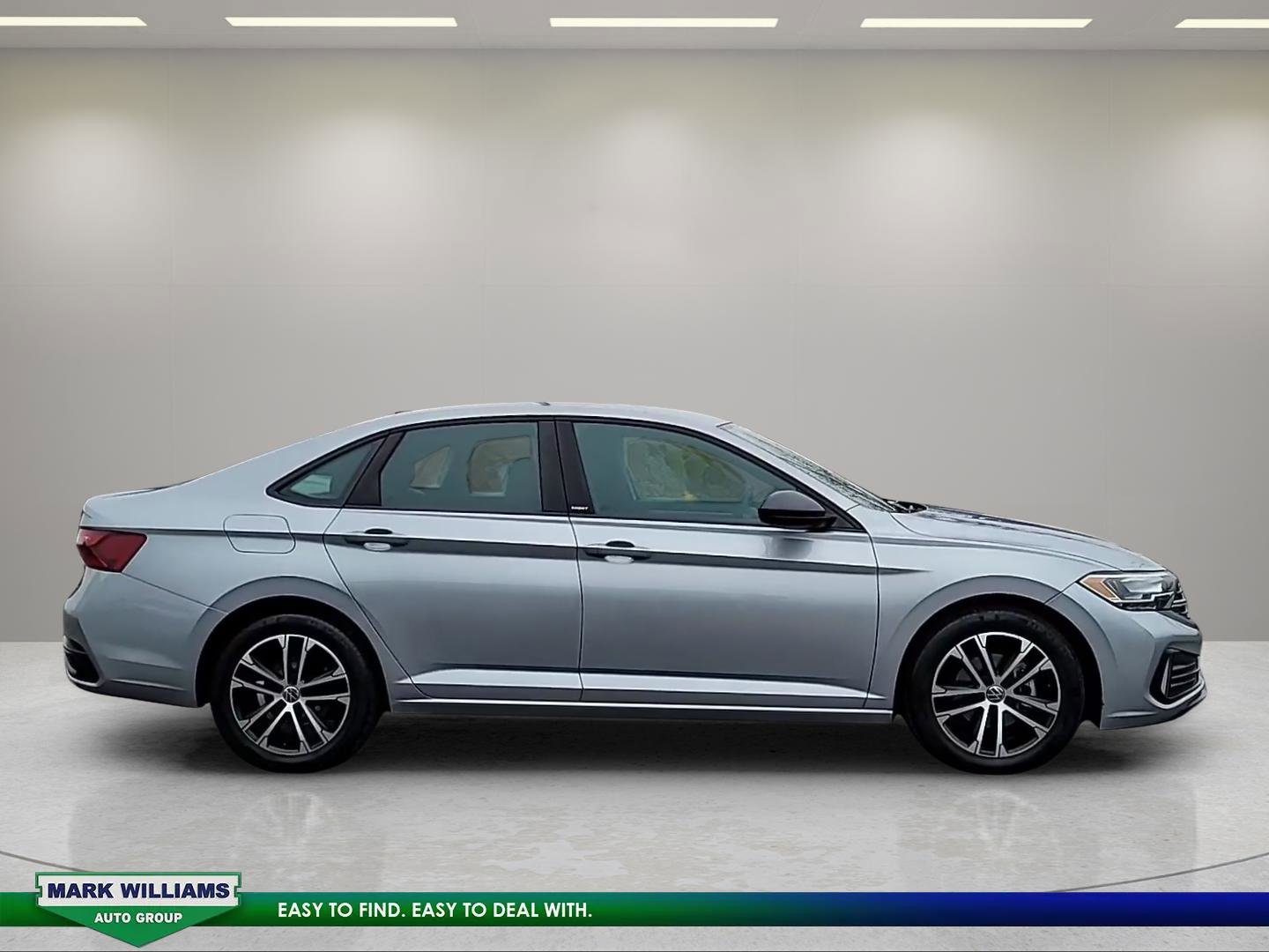 Used 2023 Volkswagen Jetta Sport image 2