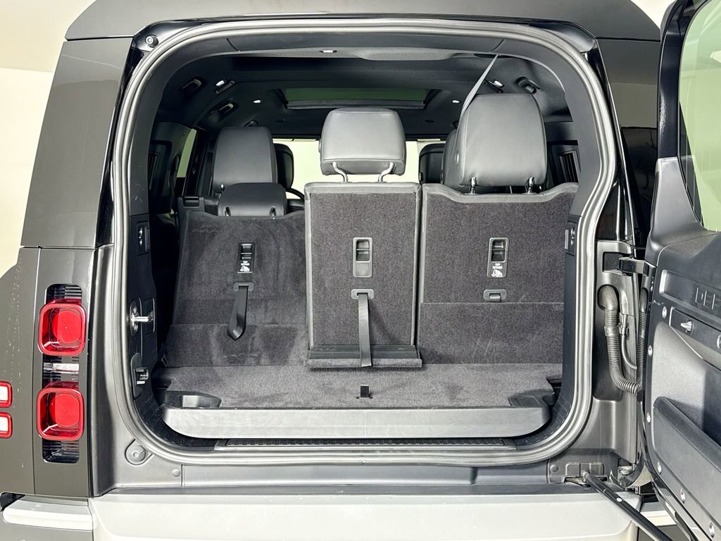 Used 2025 Land Rover Defender 130 S image 25