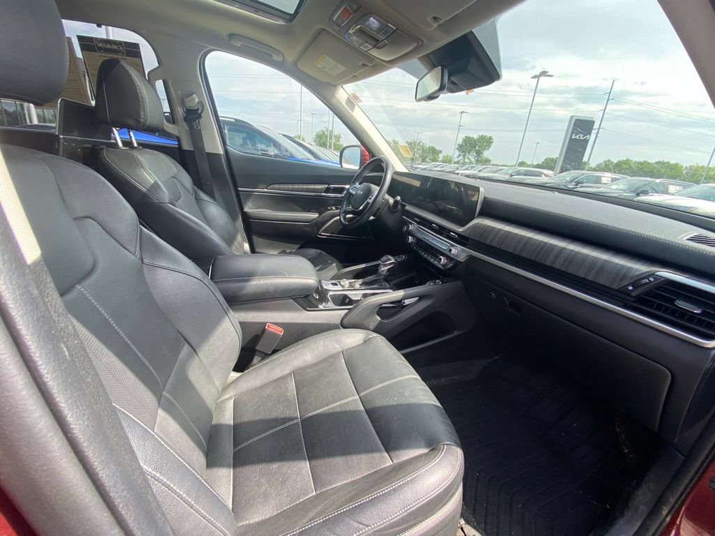 Used 2023 Kia Telluride EX w/ EX Captain's Chair Package FWD image 26