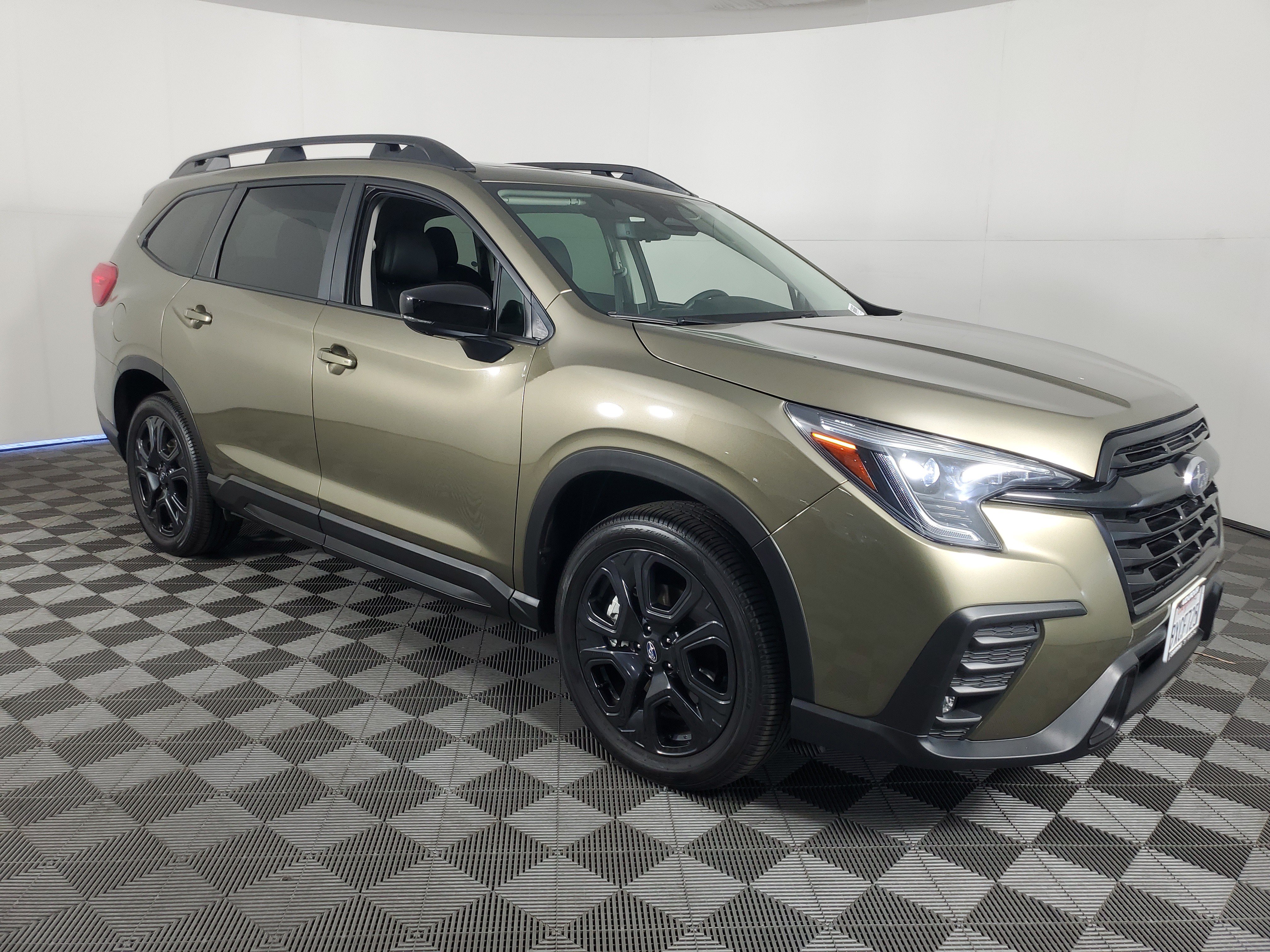Used 2025 Subaru Ascent Bronze Edition w/ Popular Package #2 AWD/4WD image 3