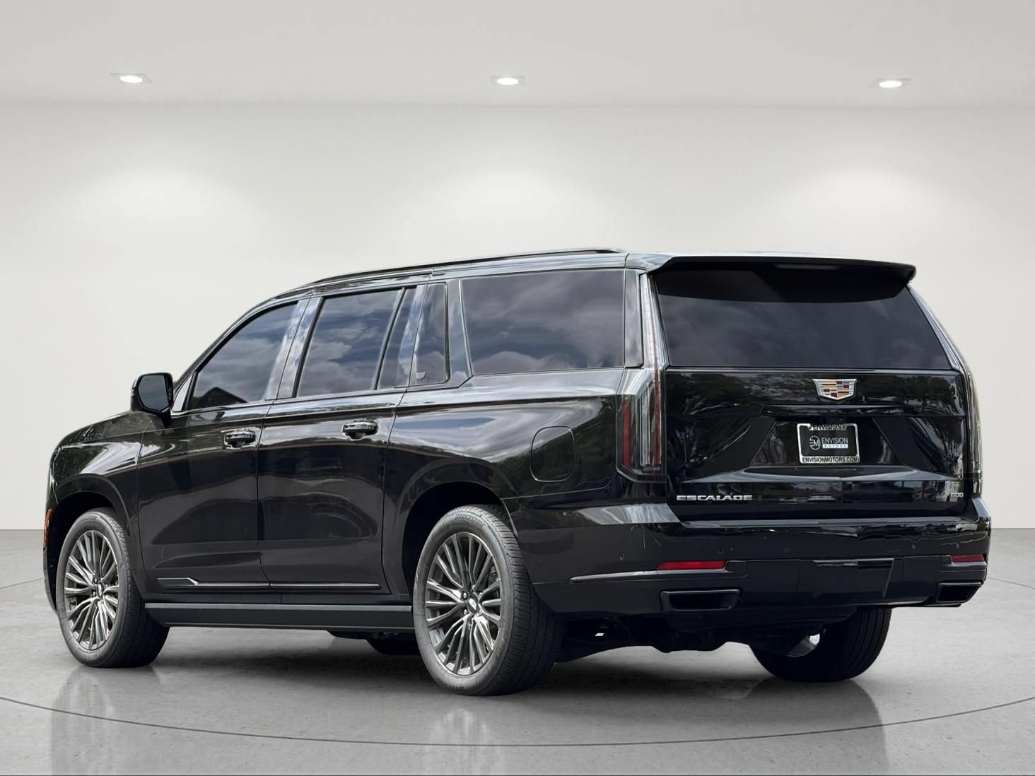 Used 2025 Cadillac Escalade ESV Sport Platinum w/ LPO, Floor Liner Package AWD/4WD image 3