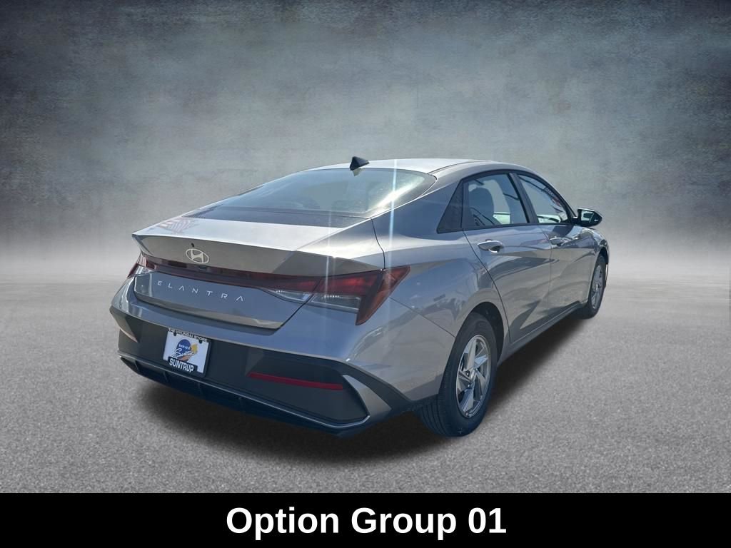 Used 2026 Hyundai Elantra SE FWD image 6