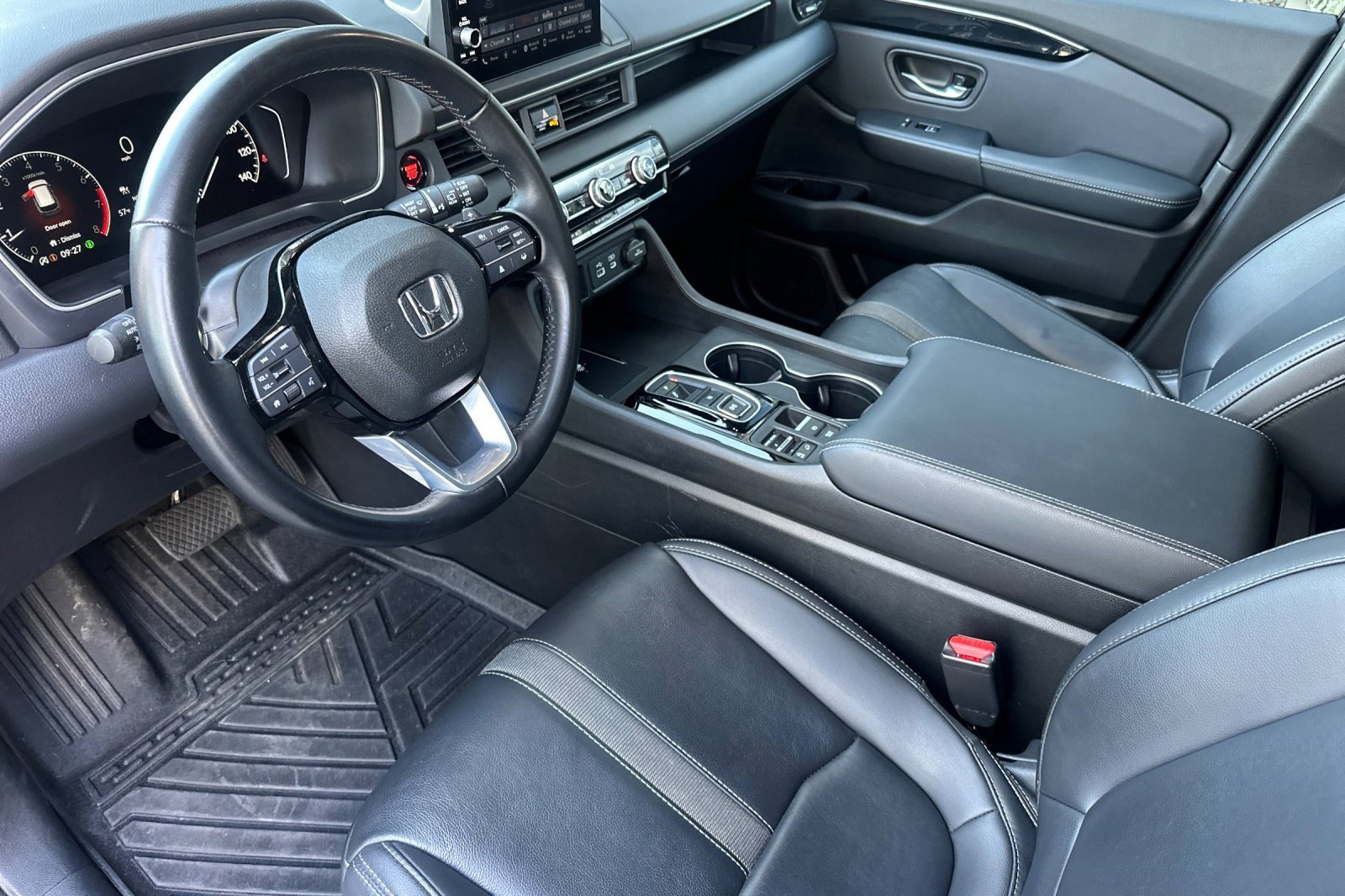 Used 2025 Honda Pilot EX-L image 11