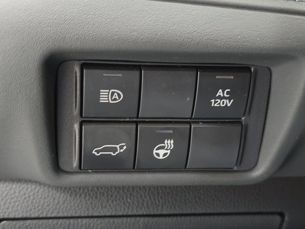 Used 2024 Toyota Highlander Limited image 11