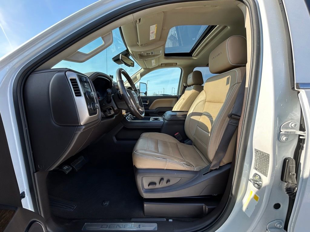 Used 2019 GMC Sierra 3500 Denali w/ Duramax Plus Package image 2