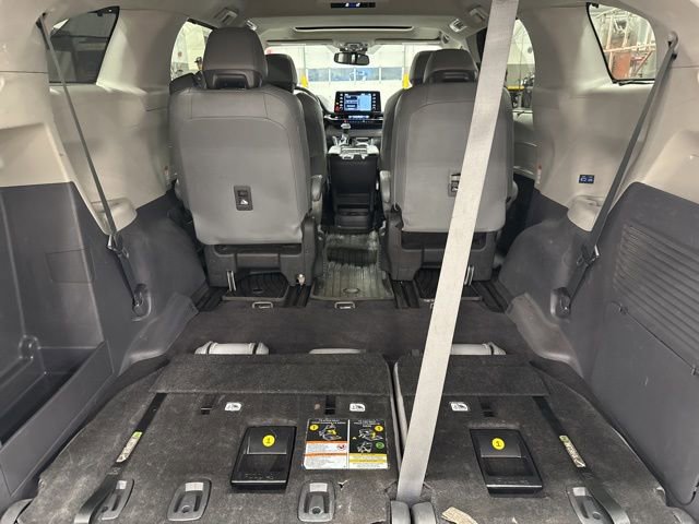 Certified 2024 Toyota Sienna Limited image 34