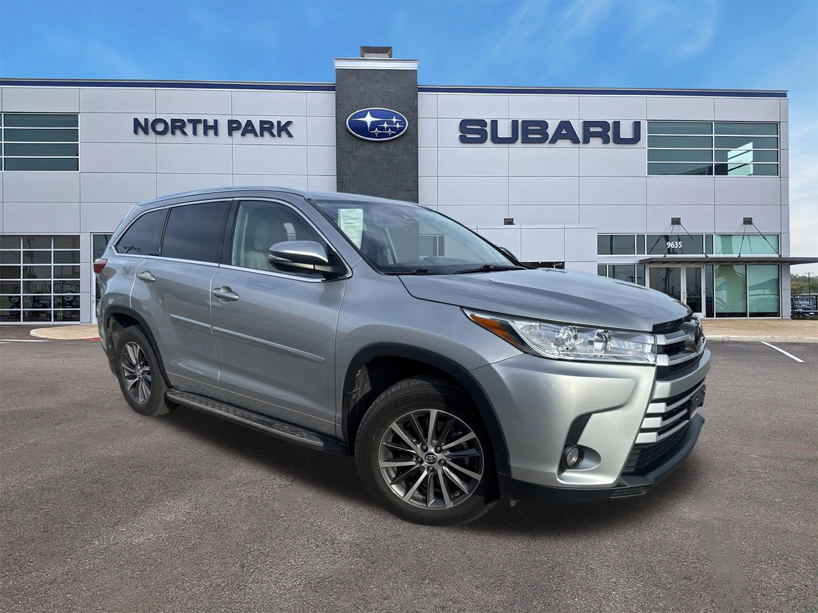 Used 2018 Toyota Highlander XLE FWD video 1