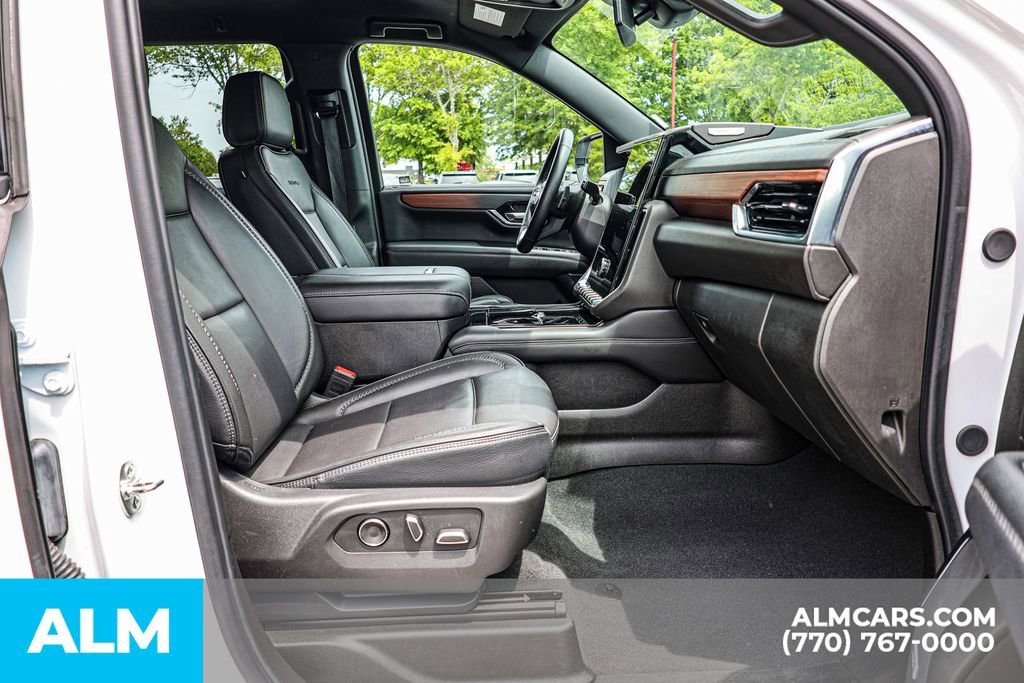 Used 2025 GMC Yukon Denali AWD/4WD image 22