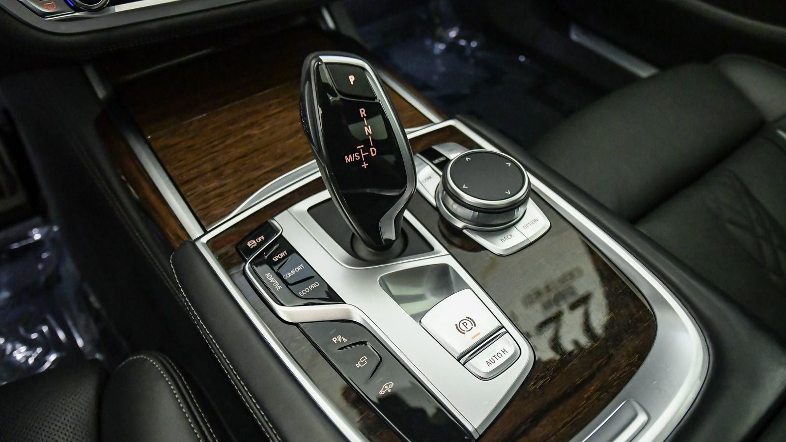 Used 2022 BMW 740i w/ M Sport Package RWD image 23