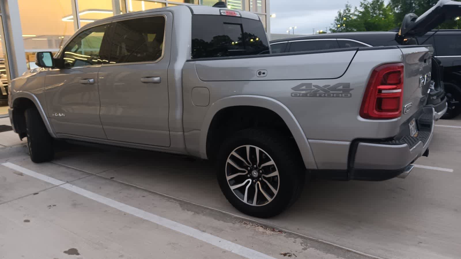 Used 2025 RAM 1500 Limited w/ Off Road Group AWD/4WD image 8