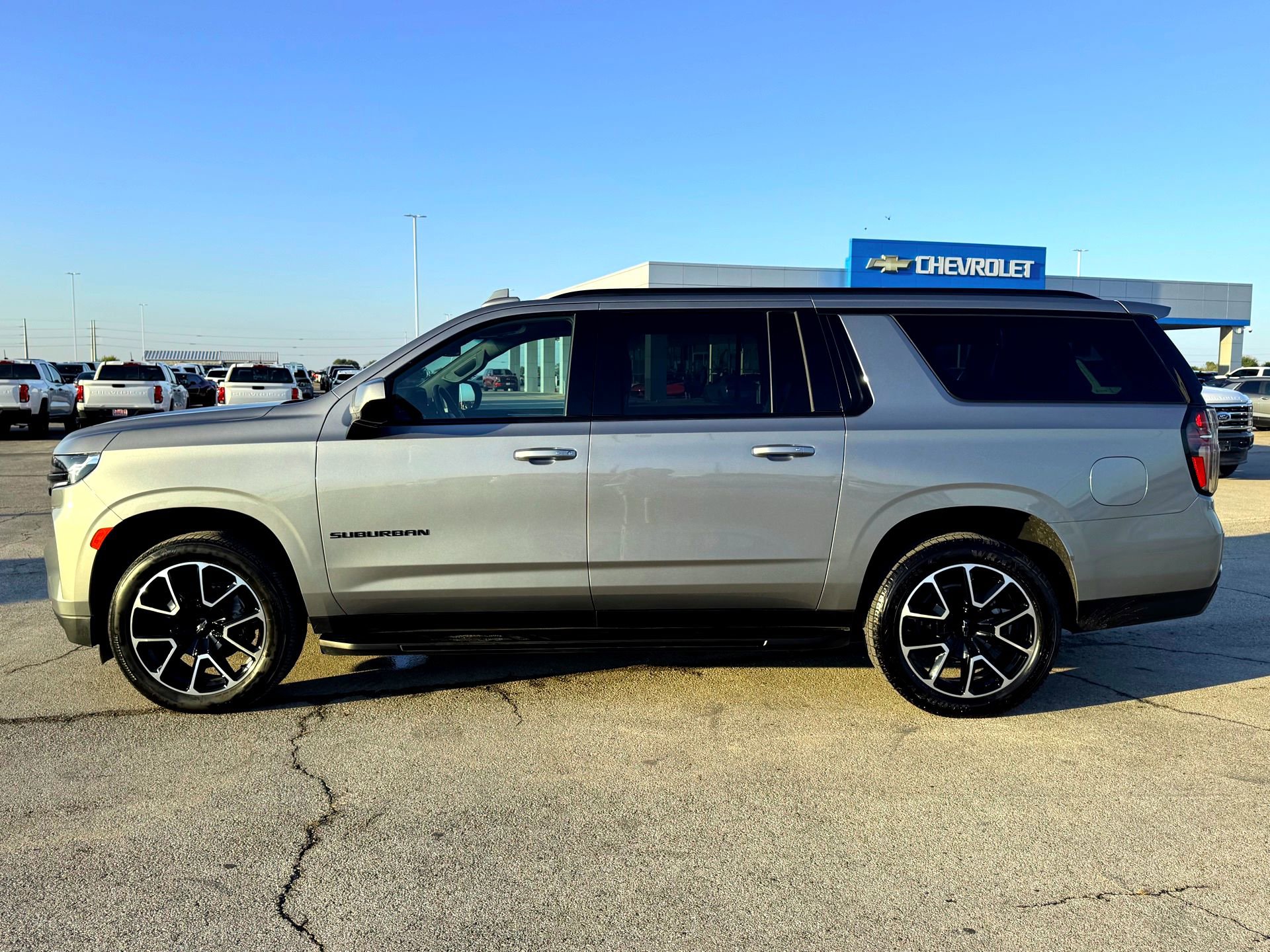 Used 2024 Chevrolet Suburban RST image 10