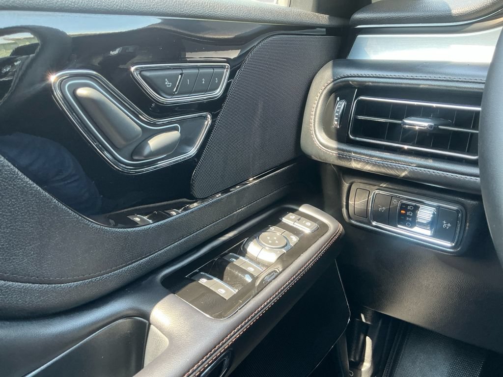 Used 2023 Lincoln Aviator AWD w/ Premium Package image 20