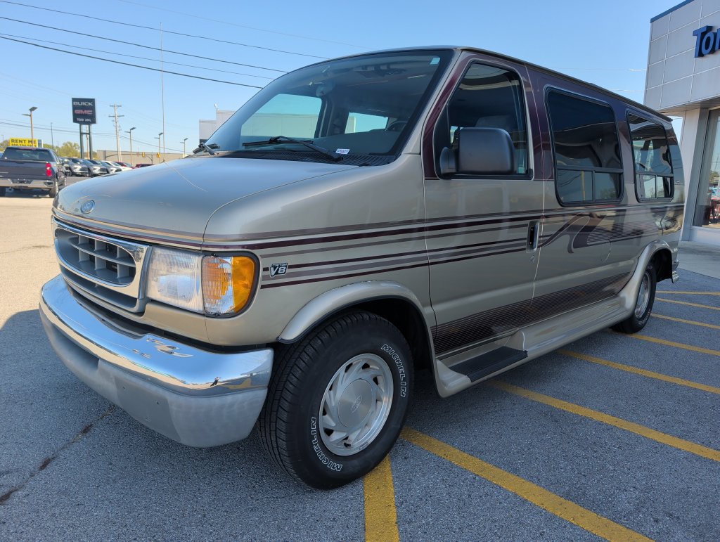 Used 1999 Ford E-150 and Econoline 150 RWD image 3