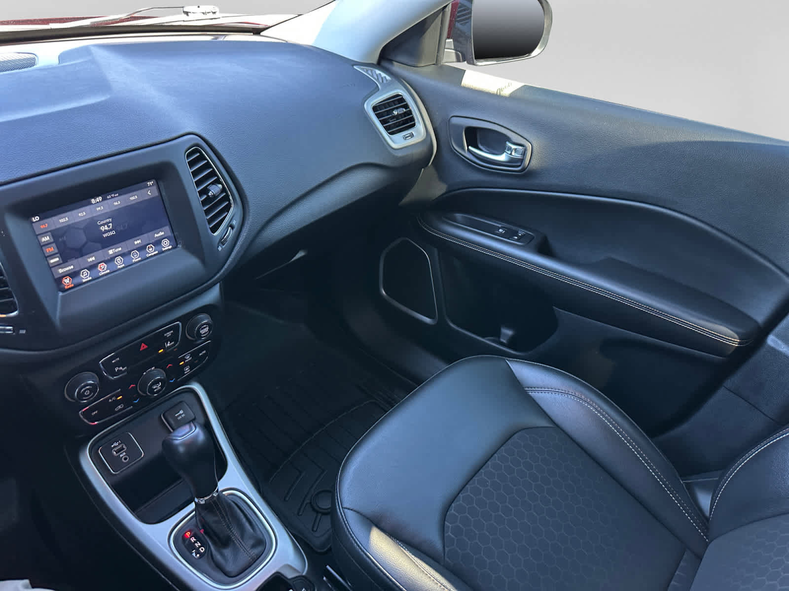 Used 2020 Jeep Compass Latitude FWD image 29