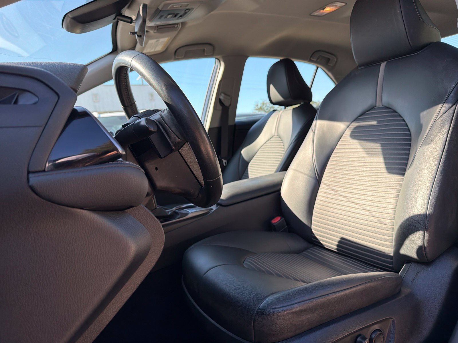Used 2023 Toyota Camry SE FWD image 8