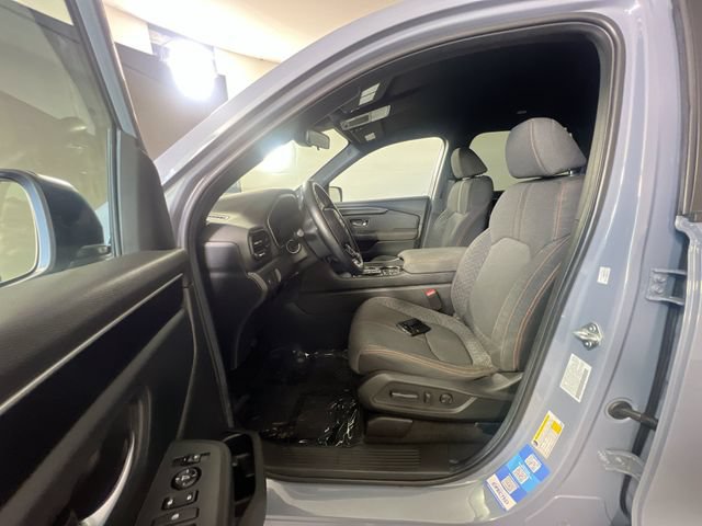 Used 2025 Honda Pilot Sport image 14