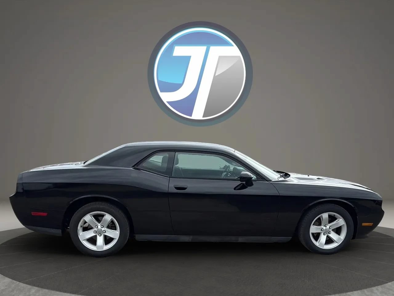 Used 2014 Dodge Challenger SXT RWD image 5
