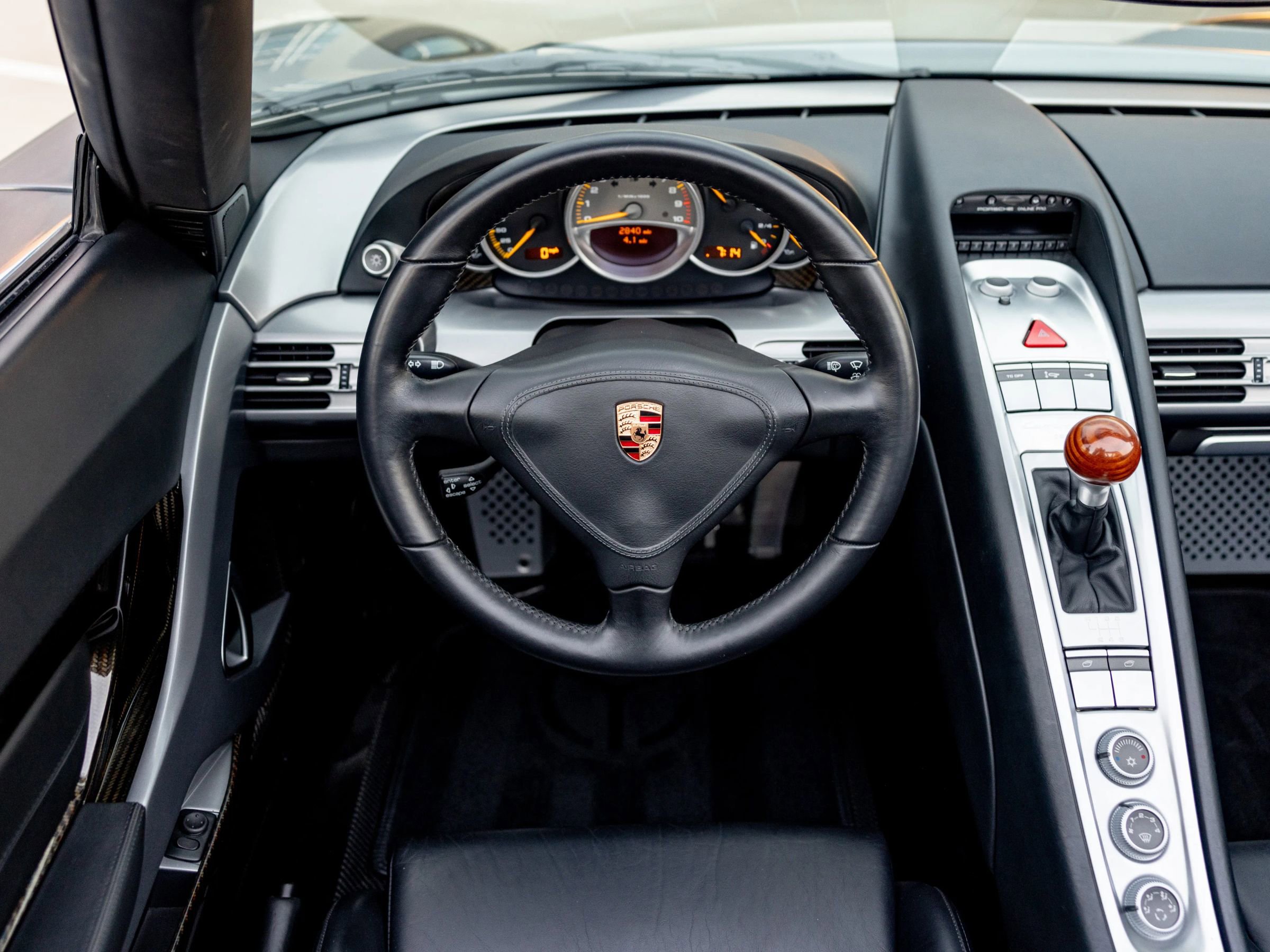 Used 2004 Porsche Carrera GT RWD image 17