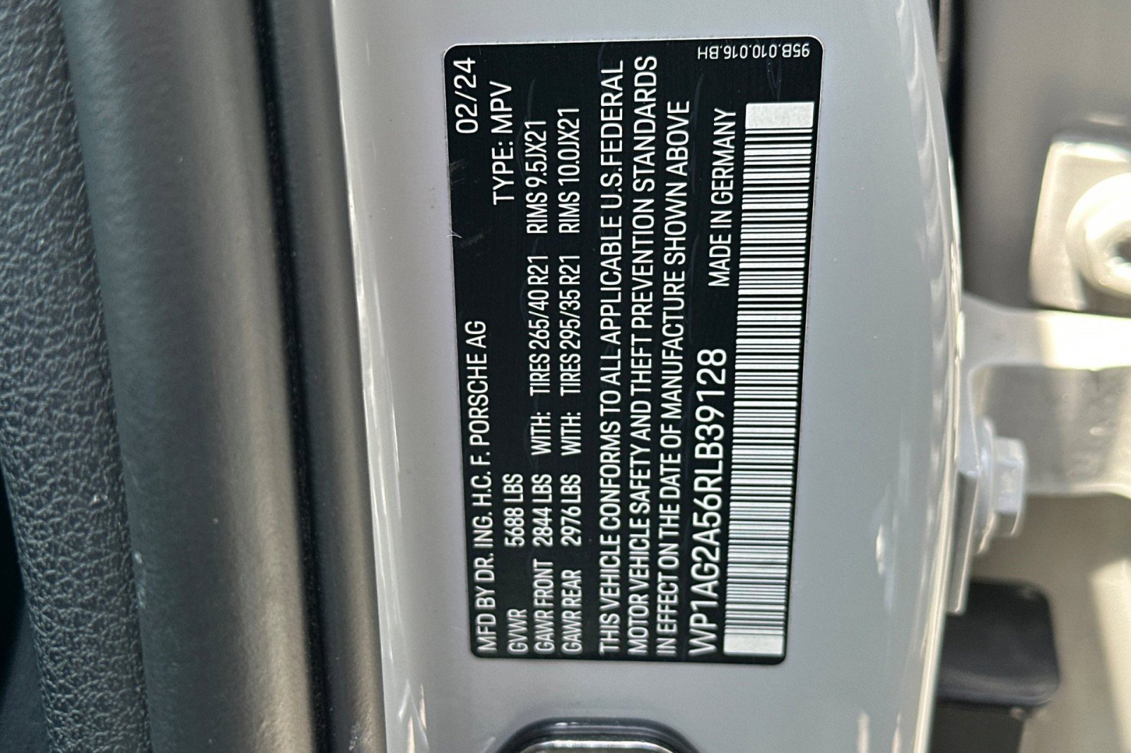 Certified 2024 Porsche Macan S AWD/4WD image 29