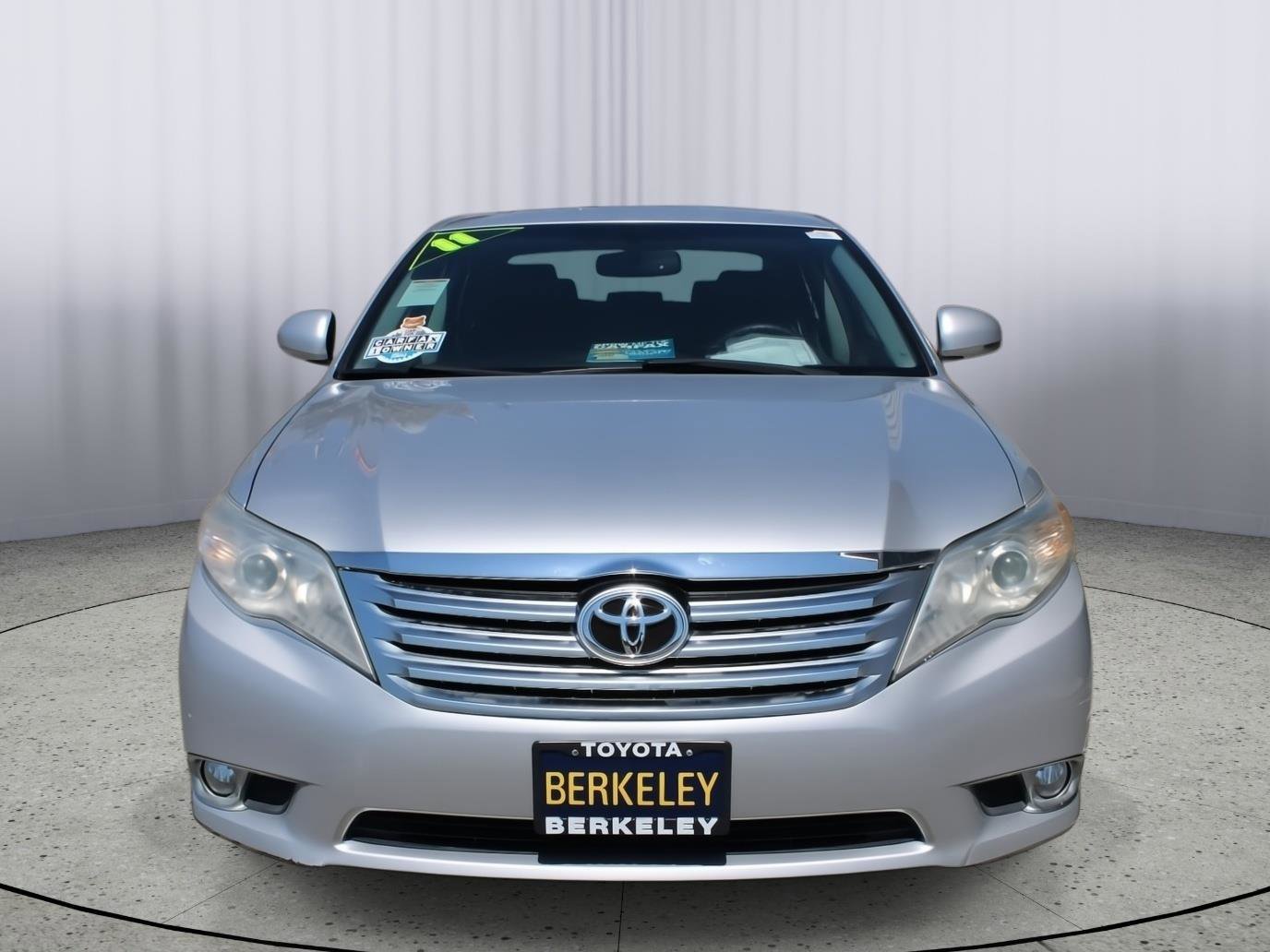 Used 2011 Toyota Avalon FWD image 3