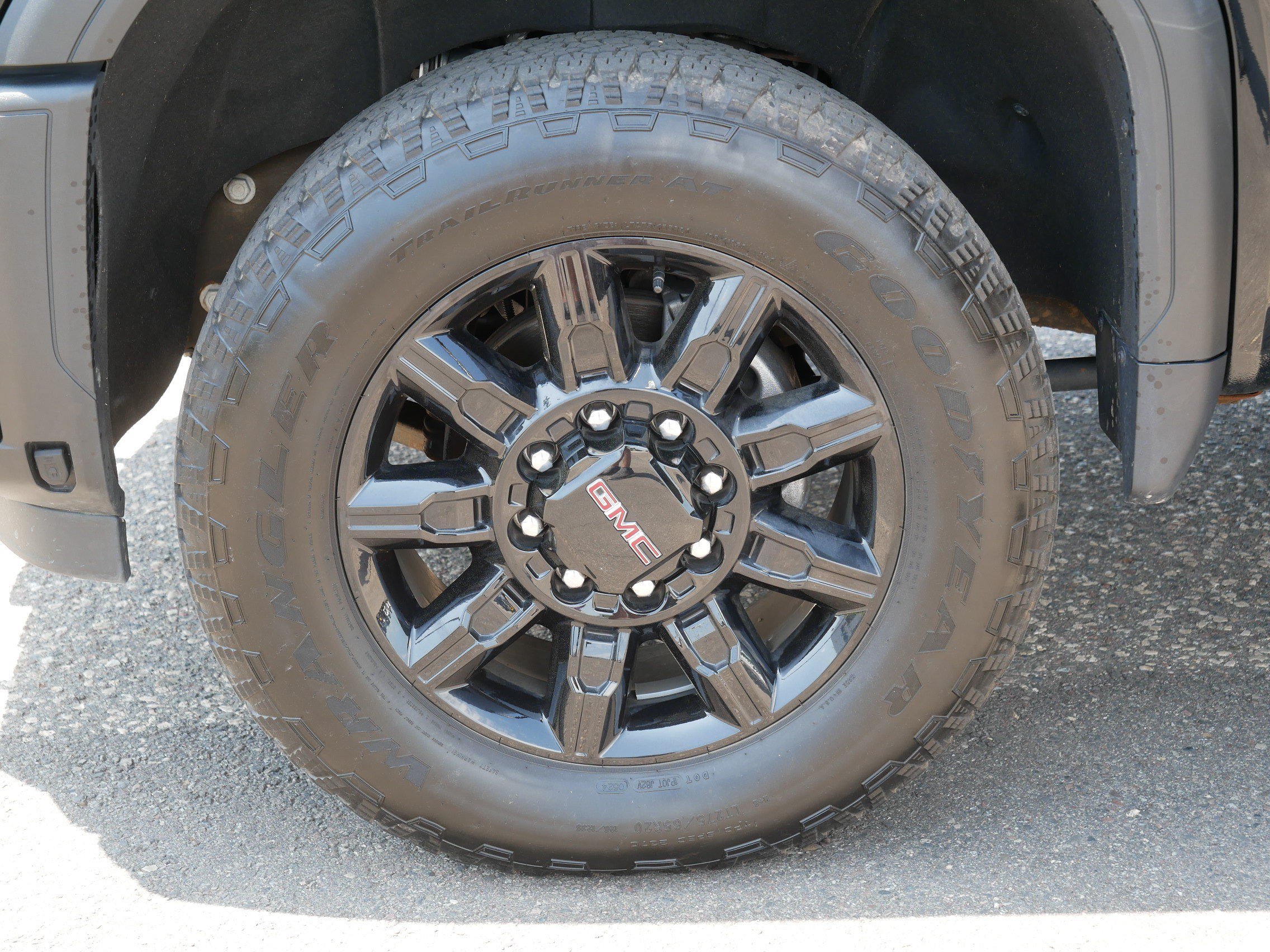 Used 2024 GMC Sierra 2500 AT4 w/ Technology Package AWD/4WD image 15
