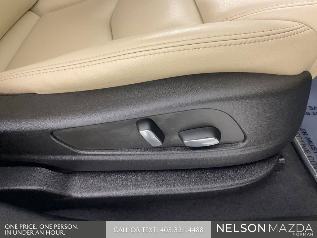 Used 2017 Cadillac XT5 FWD image 29