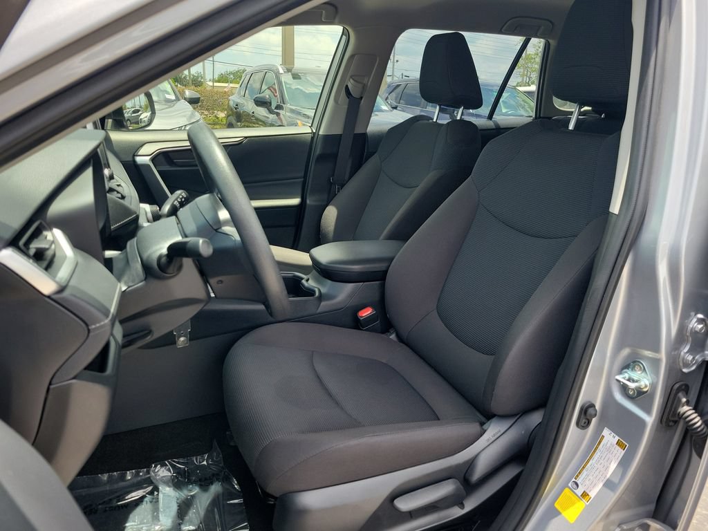 Used 2025 Toyota RAV4 LE AWD/4WD image 15