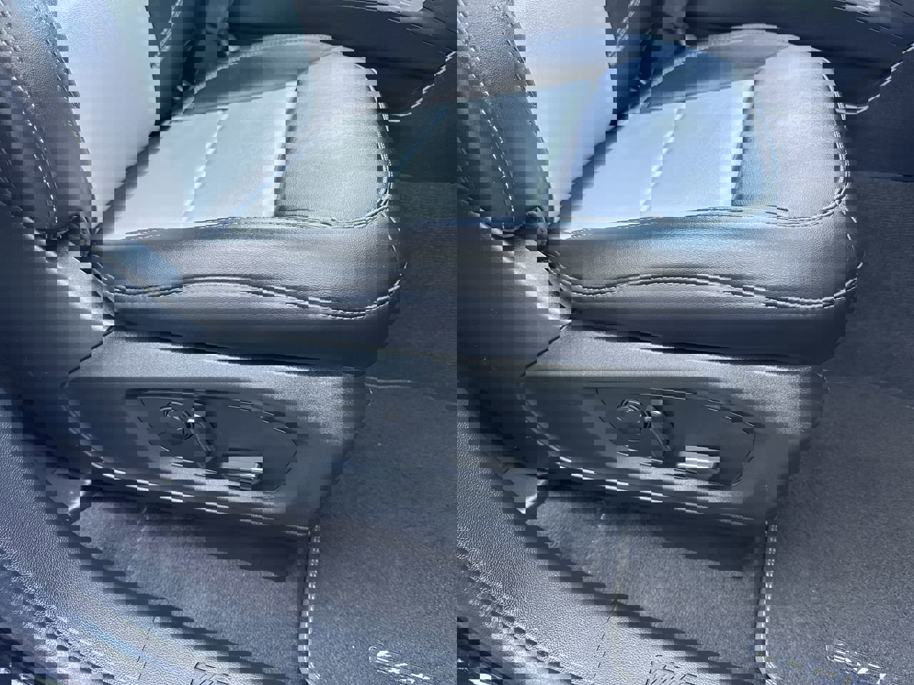 Used 2022 Ford Explorer XLT w/ Equipment Group 202A image 29