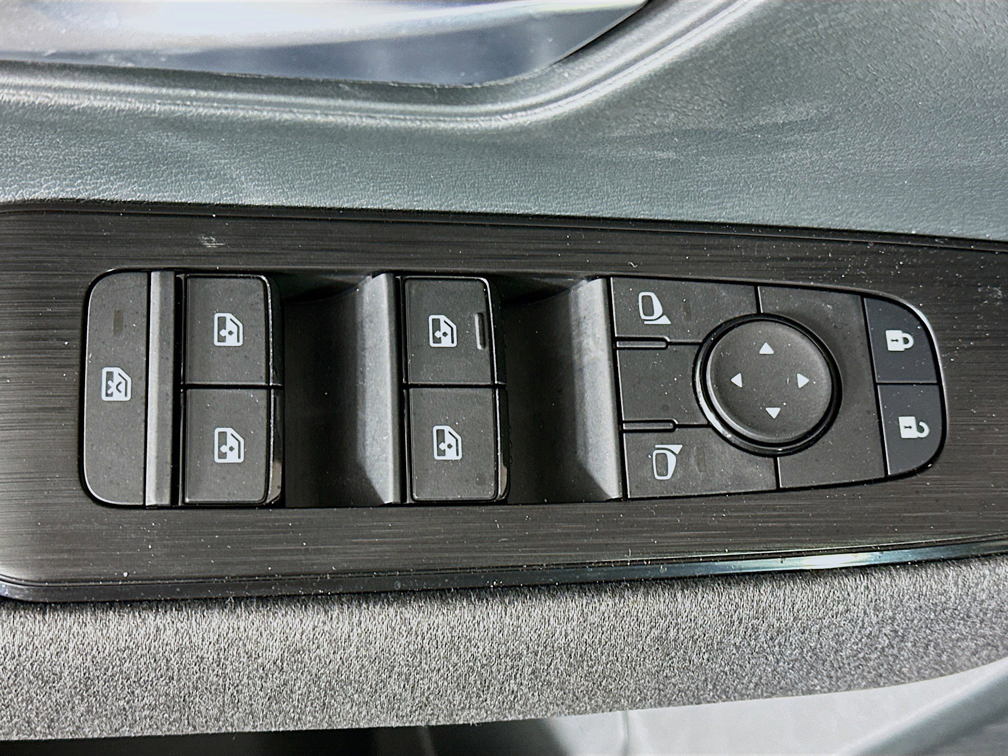 Used 2025 Nissan Kicks SV image 15