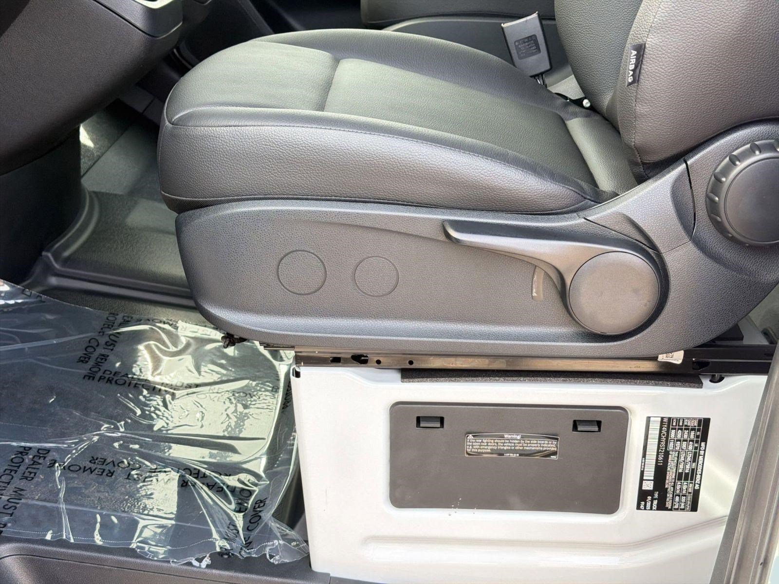 New 2025 Mercedes-Benz eSprinter 170 Cargo image 14