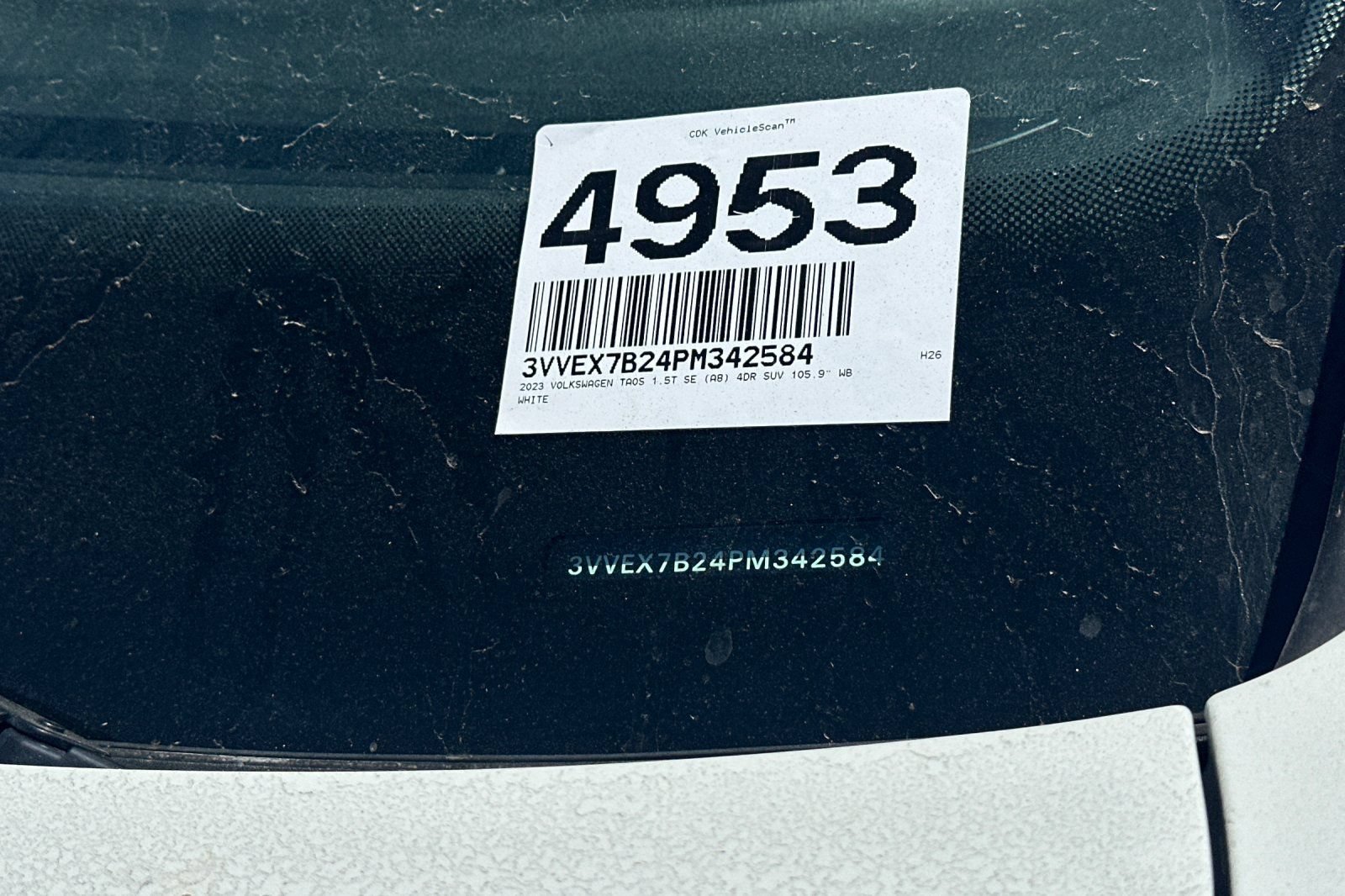 Used 2023 Volkswagen Taos SE w/ Panoramic Sunroof Package FWD image 3
