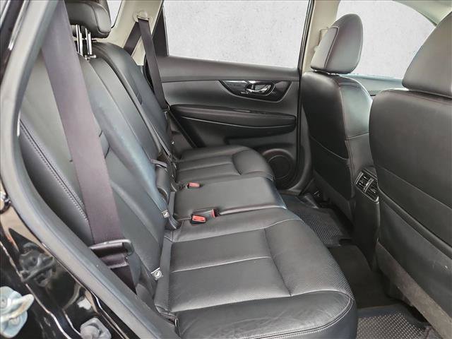 Used 2017 Nissan Rogue SL FWD image 17