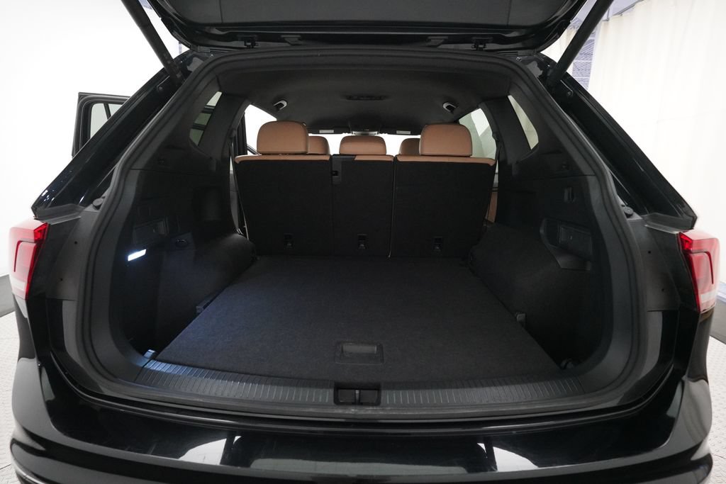 Used 2024 Volkswagen Tiguan SE AWD/4WD image 10
