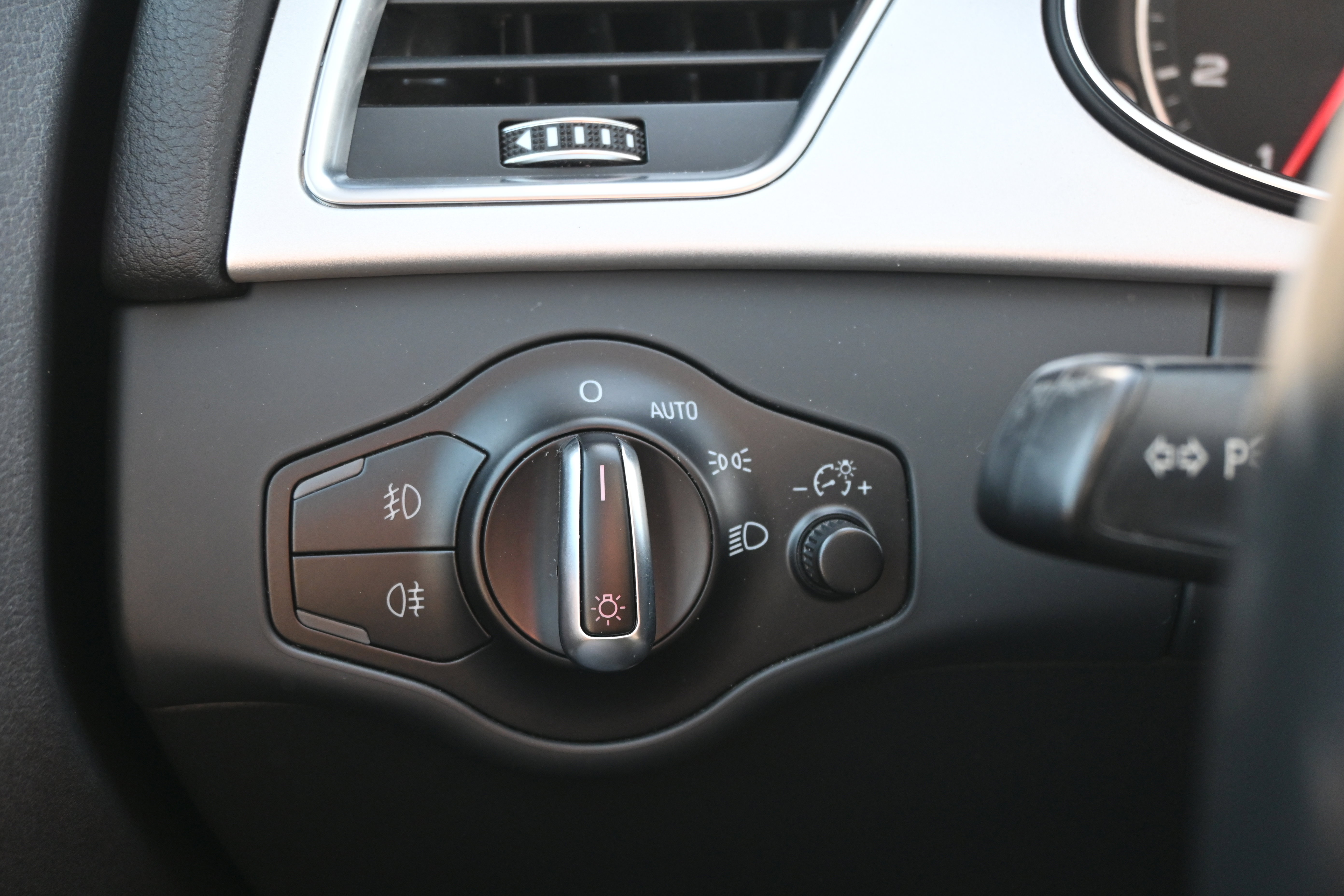 Used 2016 Audi A4 2.0T Premium w/ Audi MMI Navigation Plus image 28