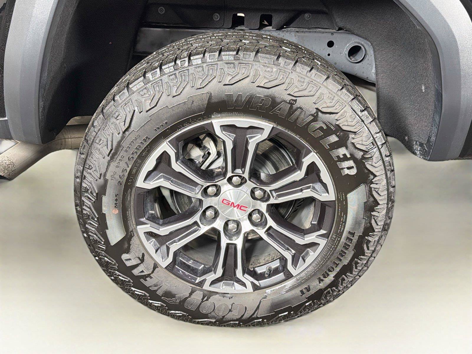 Used 2025 GMC Canyon AT4 w/ Technology Plus Package AWD/4WD image 35