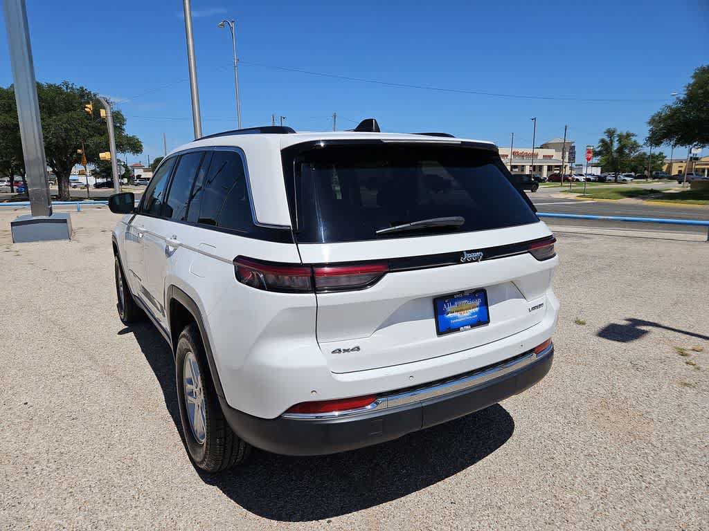 Used 2024 Jeep Grand Cherokee Laredo AWD/4WD image 6