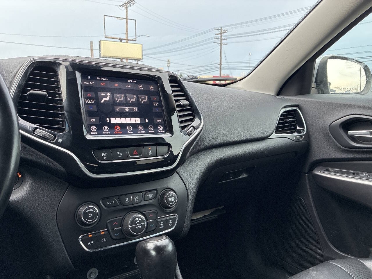 Used 2019 Jeep Cherokee Limited w/ Luxury Group FWD image 24