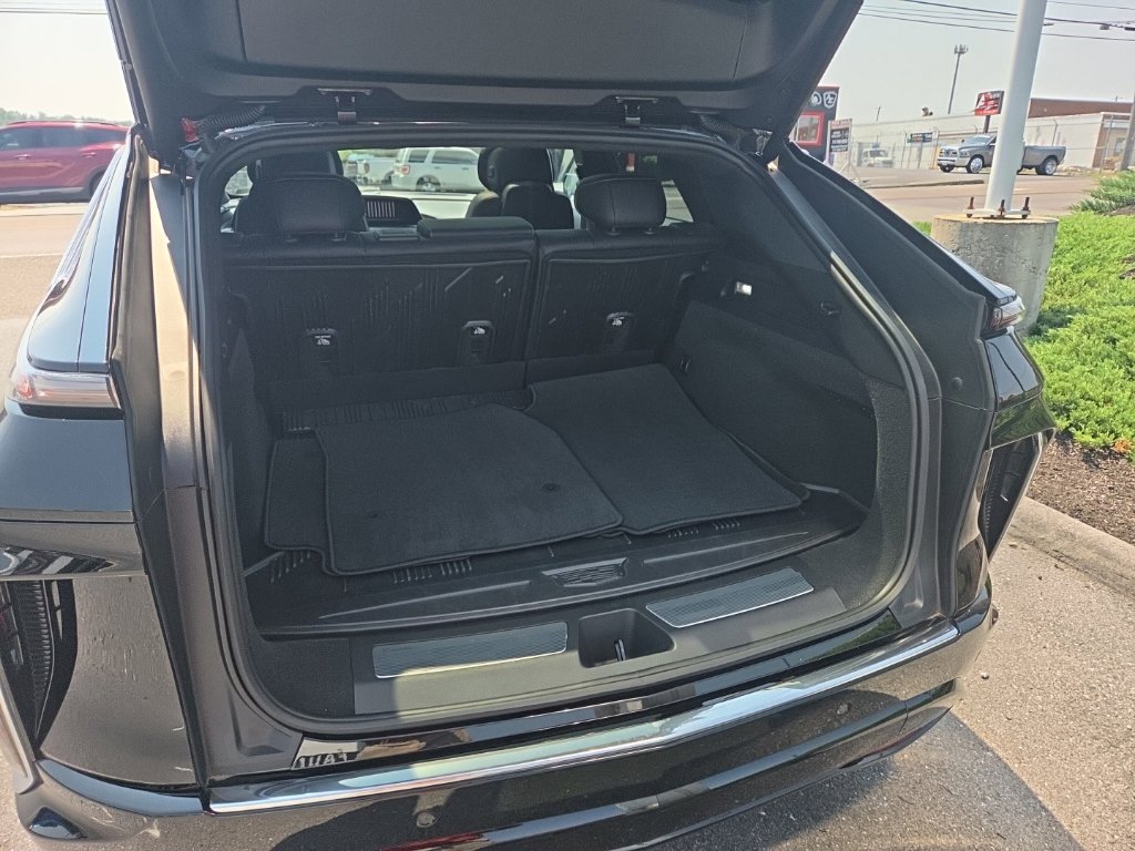 Used 2024 Cadillac Lyriq Luxury AWD/4WD image 11