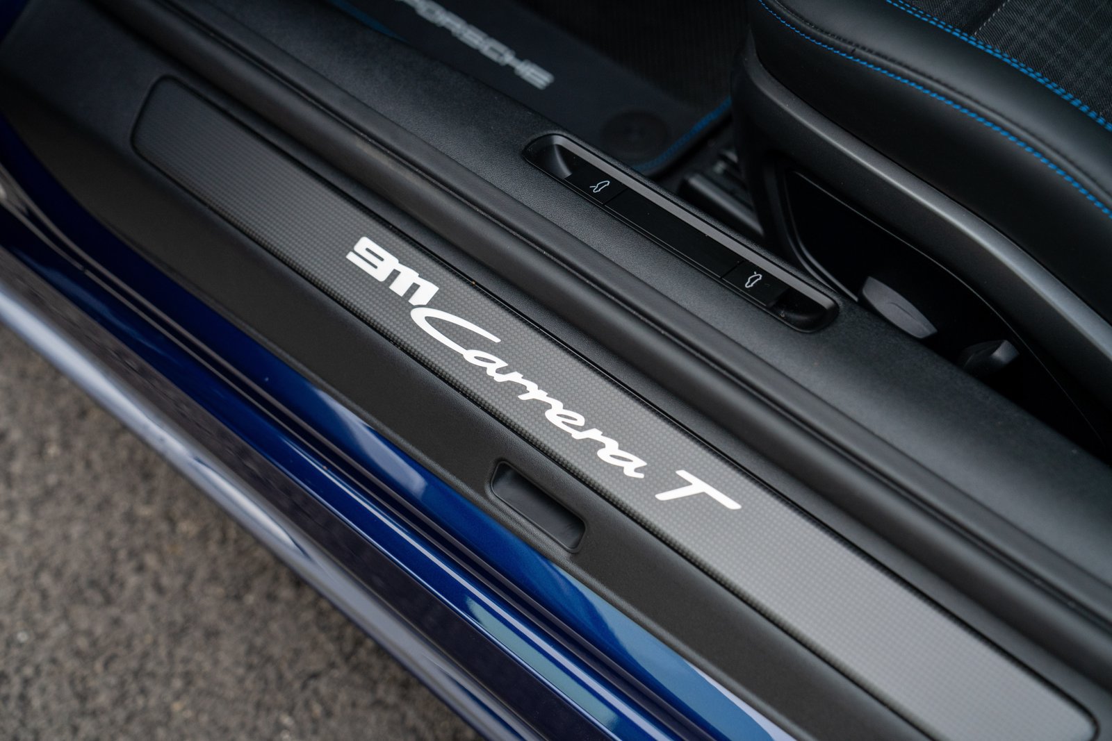 Certified 2025 Porsche 911 Carrera T RWD image 12