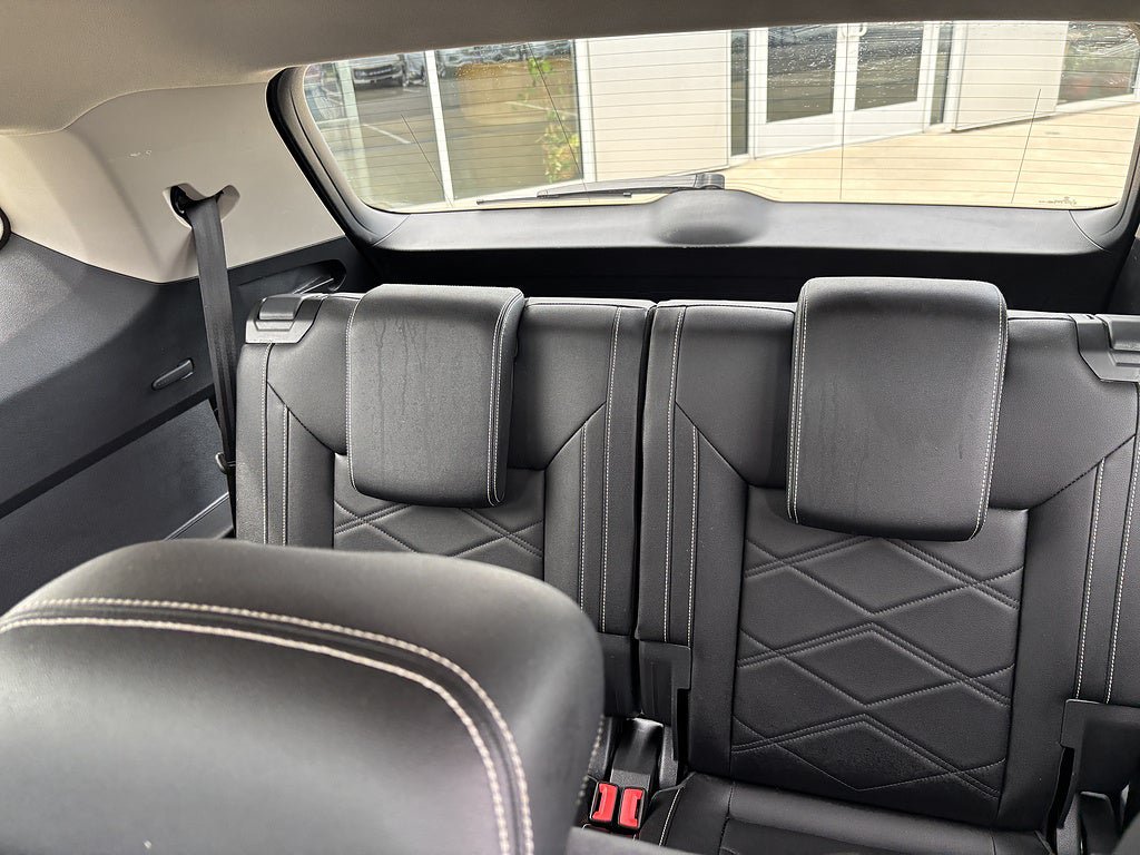 Used 2025 Volkswagen Atlas SE AWD/4WD image 15