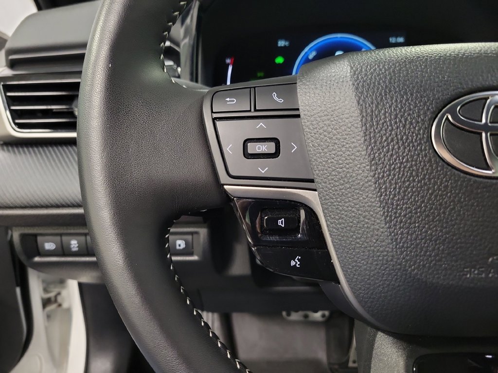 Used 2025 Toyota Camry SE FWD image 25