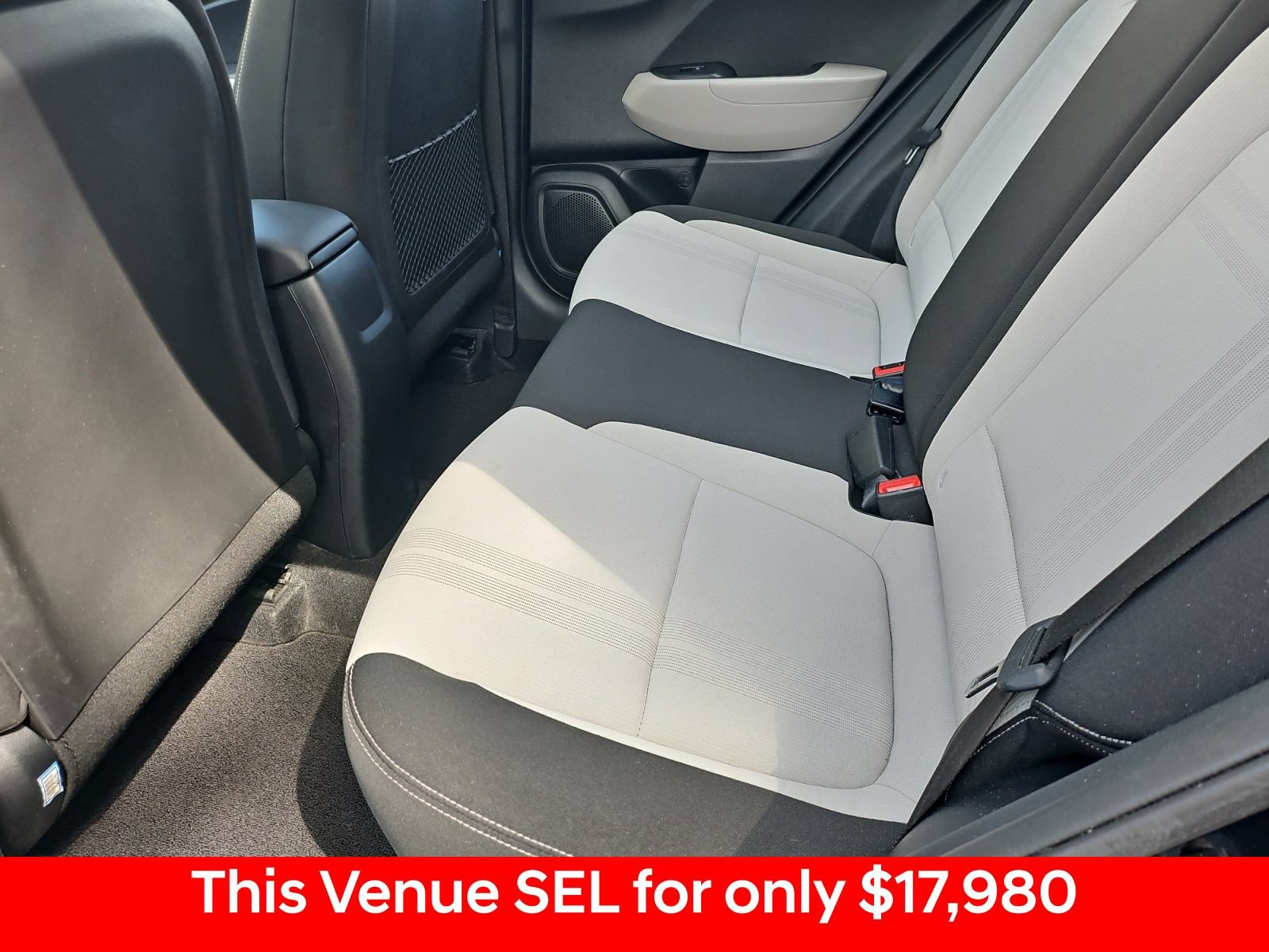Used 2022 Hyundai Venue SEL FWD image 33