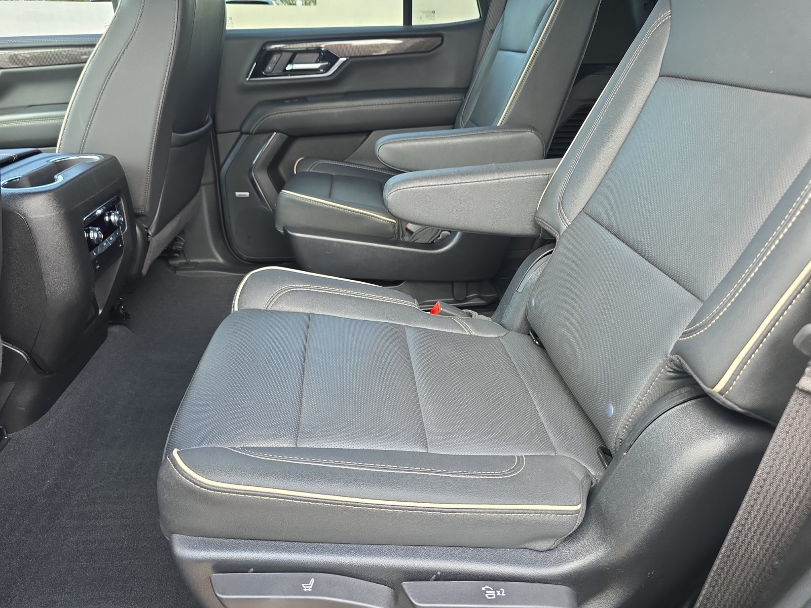 Used 2026 GMC Yukon Elevation AWD/4WD image 17