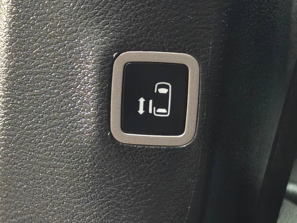 Used 2024 Chrysler Pacifica Touring image 49