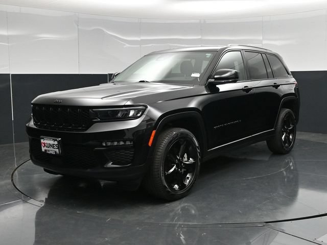 Used 2023 Jeep Grand Cherokee Limited w/ Black Appearance Package AWD/4WD image 7