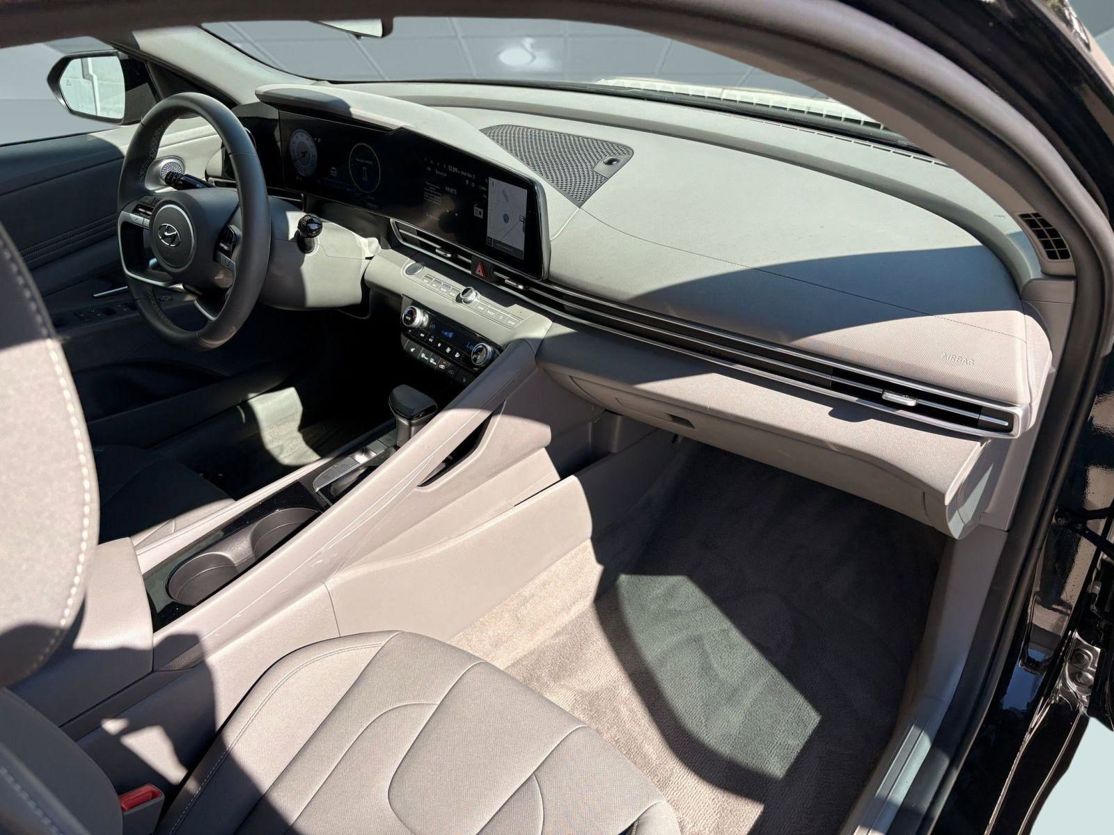 Used 2023 Hyundai Elantra SEL w/ Convenience Package image 26